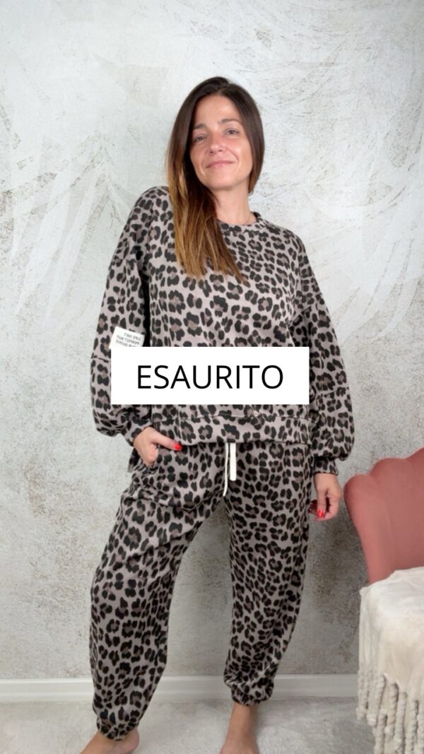 Completo Aleandra sfondo grigio